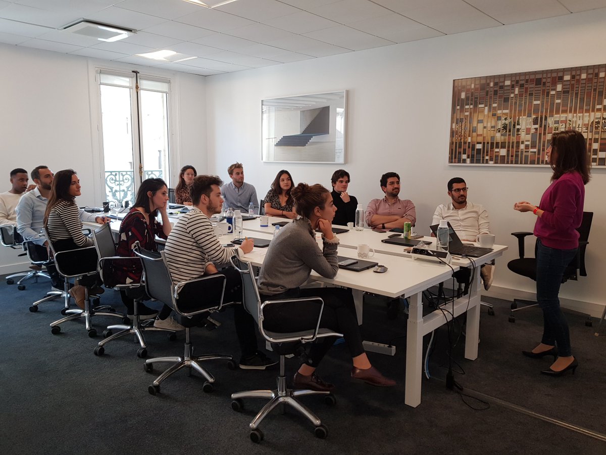 FastUpPartners's tweet photo. La semaine commence fort chez @FastUpPartners ! L'équipe est coachée par @AnnaChevillon, directrice #FastUpPartners, pour apprendre à mieux analyser le #marché, l'#environnement concurrentiel et le #comportement des consommateurs ! #marketscan #formation #innovation #excubation https://t.co/t7qCFzvwXi