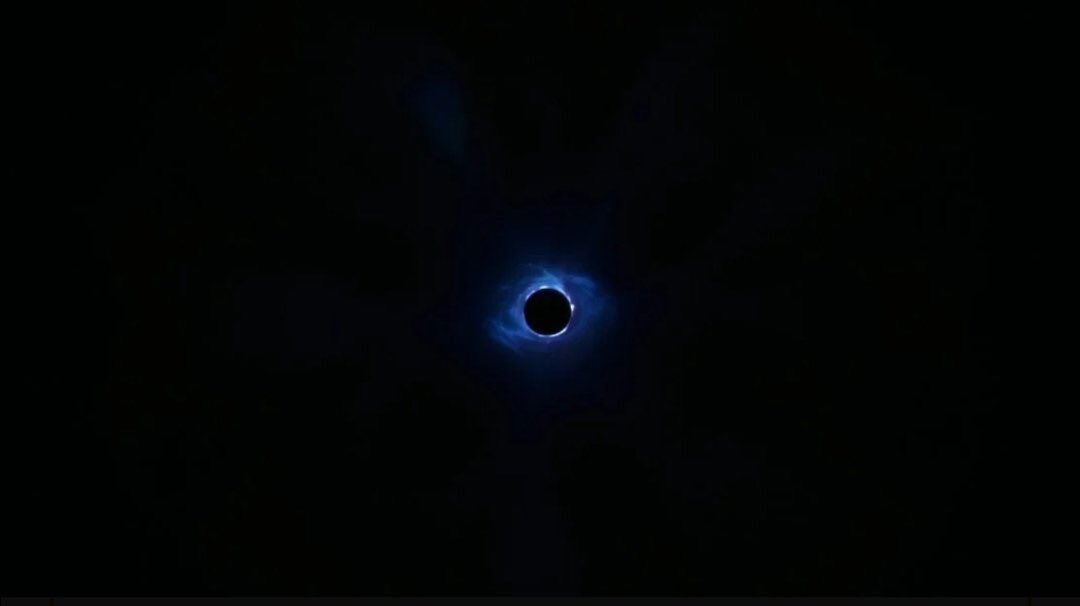 Webquitecto's tweet image. El movimiento de publicidad más increíble pudiera ser el realizado por @EpicGamesES con el evento de final del #SeasonX. Todo mundo ha visto esta imagen. #marketing #videogames #fortnite #blackout #BlackHole