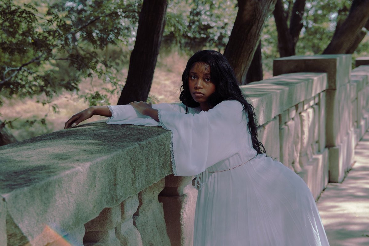 phphphphia's tweet image. Idk if y’all knew this but I’m a #photographer in the #Chicago area! Here’s my latest shoot, but I mainly focus on photographing musicians. DM me and lets work together!