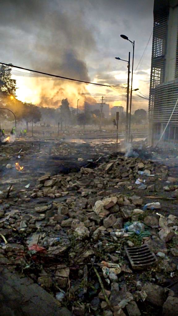 Lo ocurrido en Ecuador estas últimas semanas NO DEBE SER TOMADO A LA LIGERA. Se llegó a la paz que tanto necesitamos para trabajar x el país, pero NO PUEDEN QUEDAR IMPUNES los actos VIOLENTOS que han traumatizado a nuestras familias. ¡Aquello sentaría un fatídico precedente!