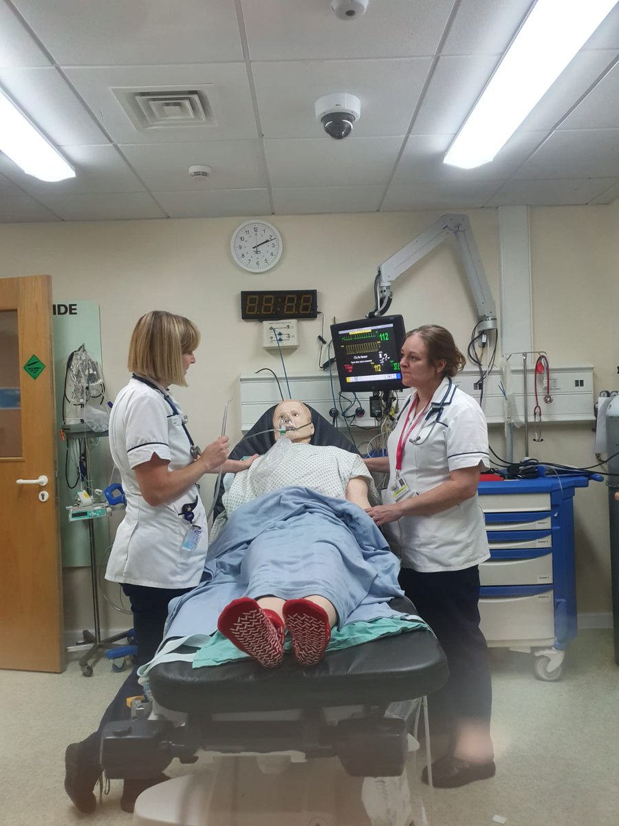 therapy_acute's tweet photo. To celebrate AHP day (Allied Health Professionals) some of our Physiotherapists practiced their skills in our Sim suite!
AHP’s Part of the NHS team! https://t.co/rXh5c3cB6Q