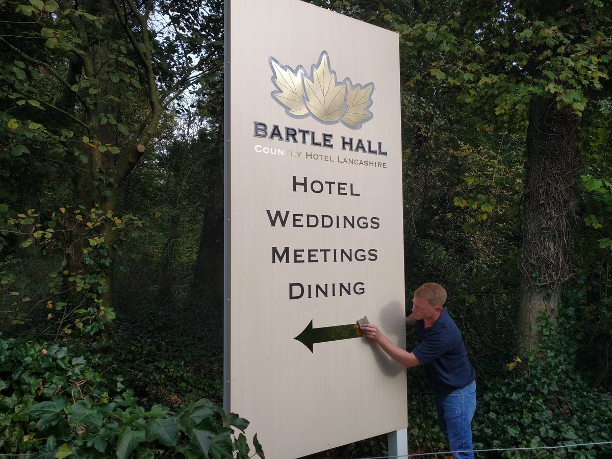 Palmer_Digital's tweet photo. Case Study: Bartle Hall Signage

Our team designed several totem signs for Bartle Hall, who wanted new directional signs for their stunning premises. 

Our sister company @PPS_Ltd then produced &amp; installed the totem signs.

For more:
https://t.co/pZ6sGlNvF9 https://t.co/kJk2NZKJIe