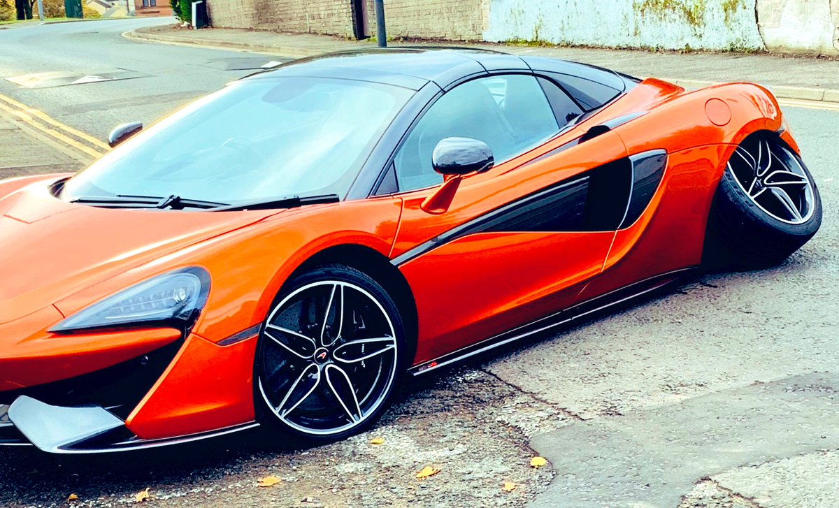 ManiraAhmad's tweet image. Here’s one for the #MondayMotivation - taking Anisa to her Quran Class and the back wheel came off the axel. That’s one way to start the #OctoberWeek holidays 🤨

Thankfully everyone is safe

#CarIsOffTheRoad 🏎 #ICantBelieveIt