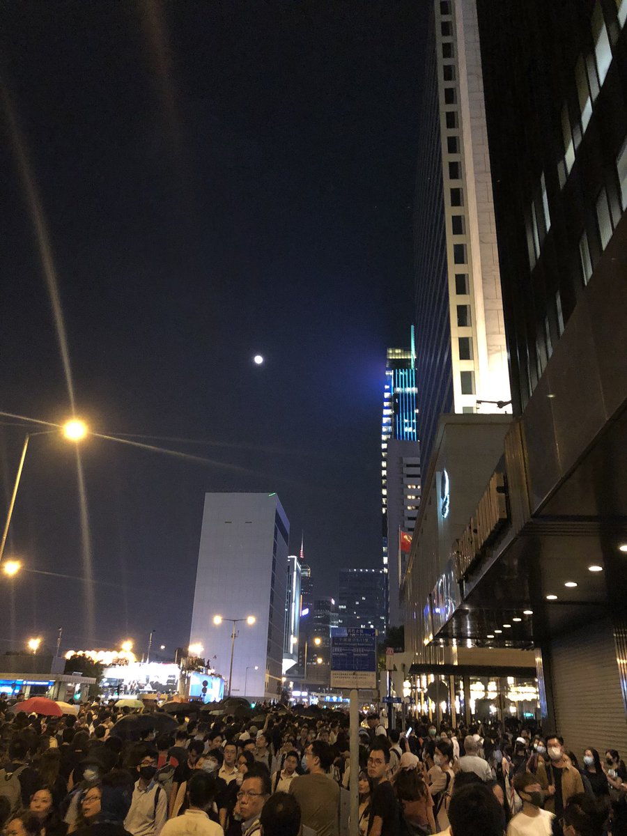 monsterhoji's tweet photo. Pass the Act. Free Hong Kong!  Thousands of hk citizens protested in Central tonight! #antichinazi #AntiMaskLawHK #FightForFreedom #5DemandsNot1Less #StandwithHK #FreedomOfSpeech https://t.co/oOPTk0LgLX