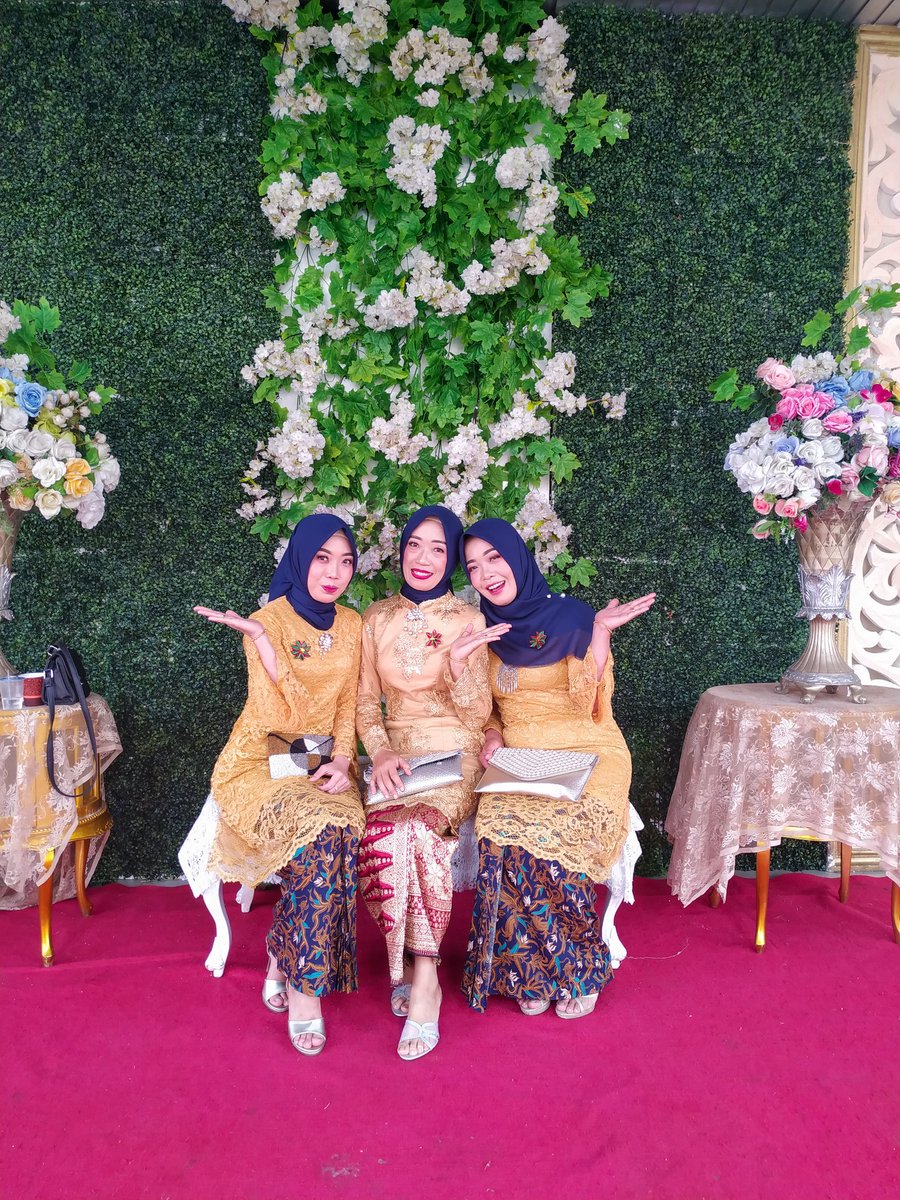 RewesiSantika's tweet photo. The sisters https://t.co/aEZVYLHQrn