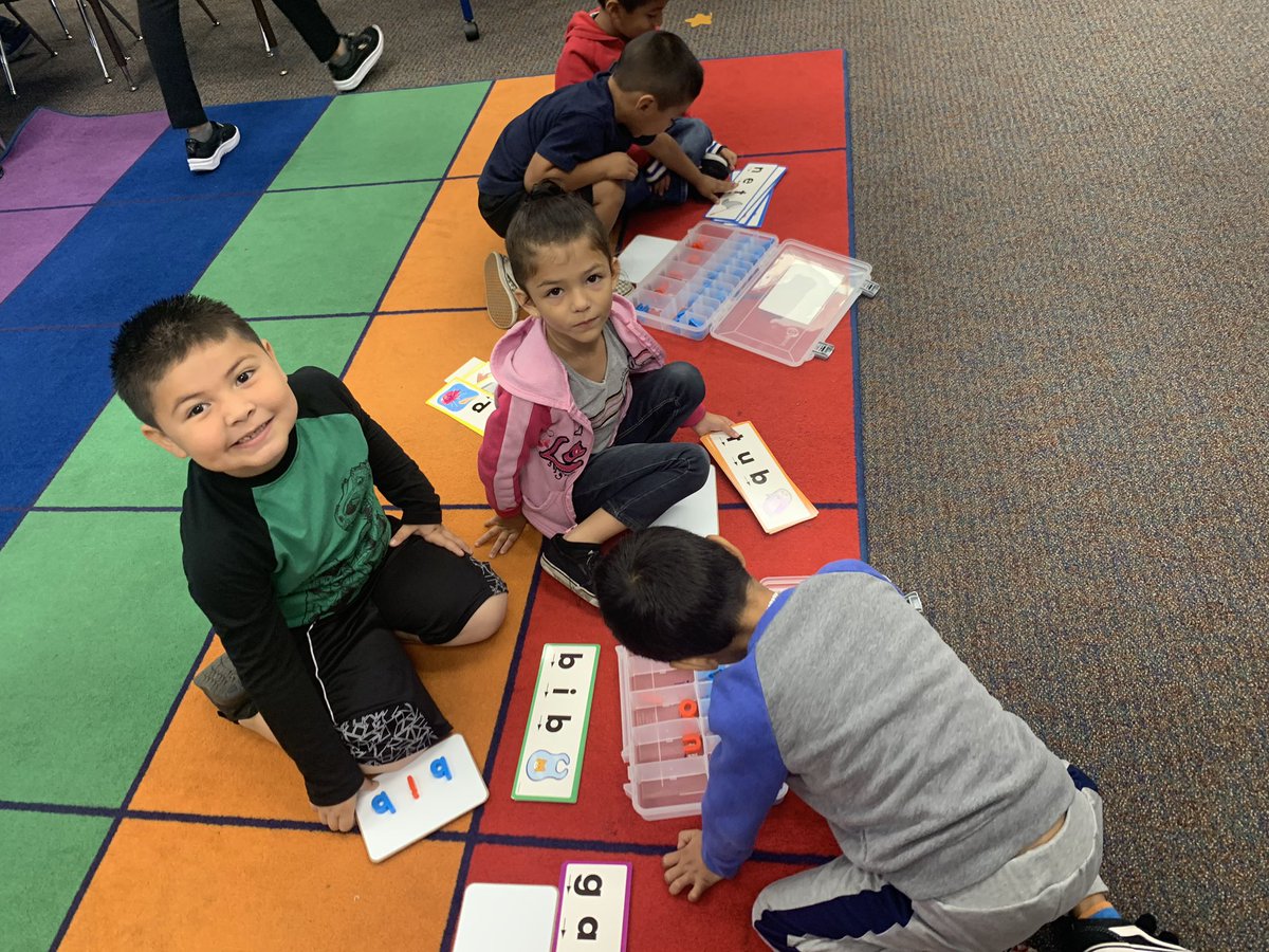 JuarezScholars's tweet image. Mrs. Berry’s Kinder Scholars off to a great new week with #calmcorners to small group learning centers!