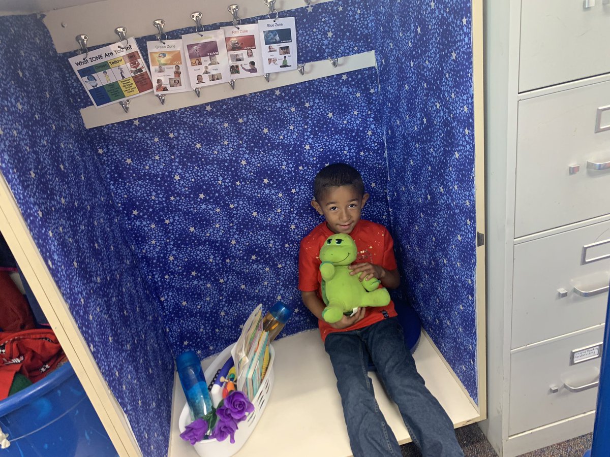 JuarezScholars's tweet image. Mrs. Berry’s Kinder Scholars off to a great new week with #calmcorners to small group learning centers!