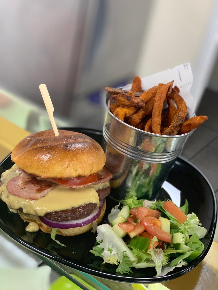 dragonsrfc's tweet photo. We are delighted to be working with partner @TheHealthHut1 this season🥦🥑🥝😃

Season Members @dragonsrugby get 1⃣5⃣% off in store on food &amp; drink 🙌

Don't forget your card - Eating clean has never been so easy 👍

#healthhut #healthy #newport #eatclean https://t.co/H7AEomS4eq
