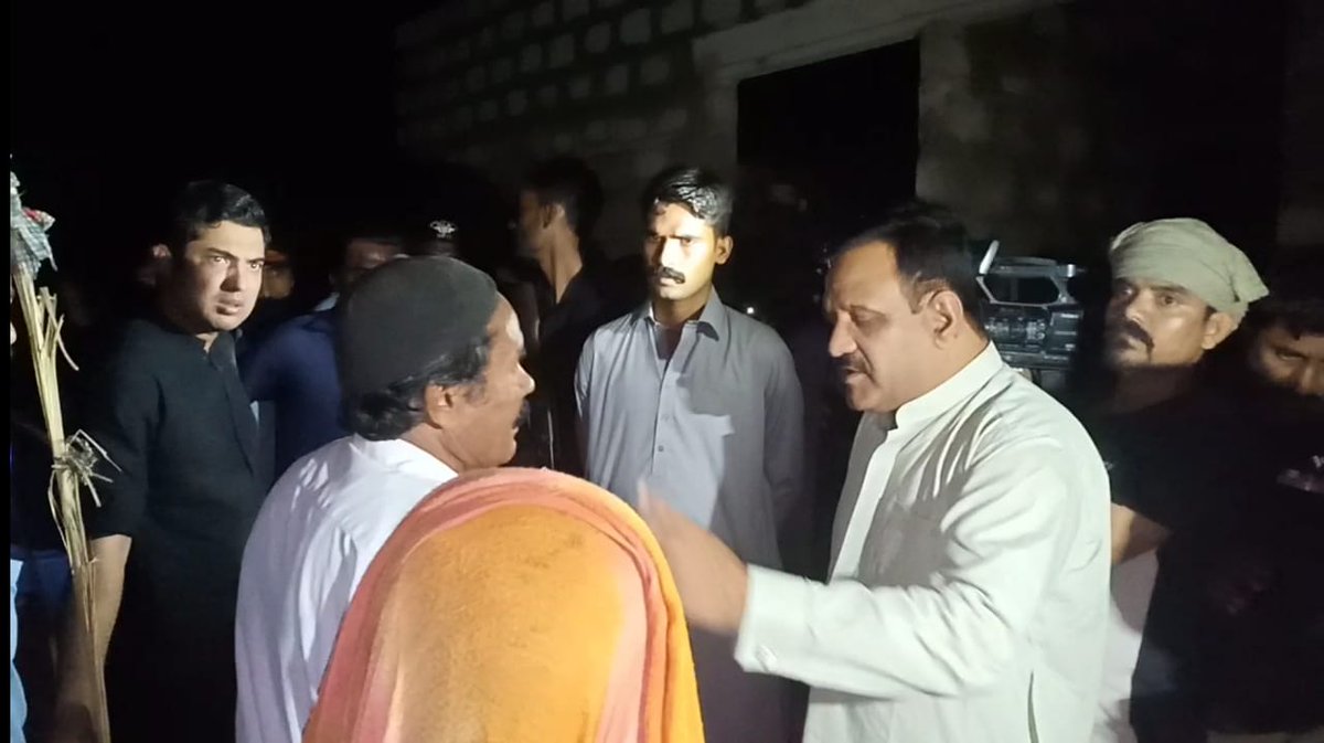 rjshahid7's tweet photo. منشیات فروشوں پر چھاپہ کے دوران سید اقرارالحسن پھر حملہ۔۔
منشیات فروشوں نے سید اقرارالحسن پر حملہ کردیا۔۔ 
یہ ہے سچا لیڈر  جو نا جھکتا ہے نا بھکتا ہے سید اقرارالحسن کی عظمت کو سلام
#TeamSareAam
@iqrarulhassan https://t.co/eYnXVreinZ