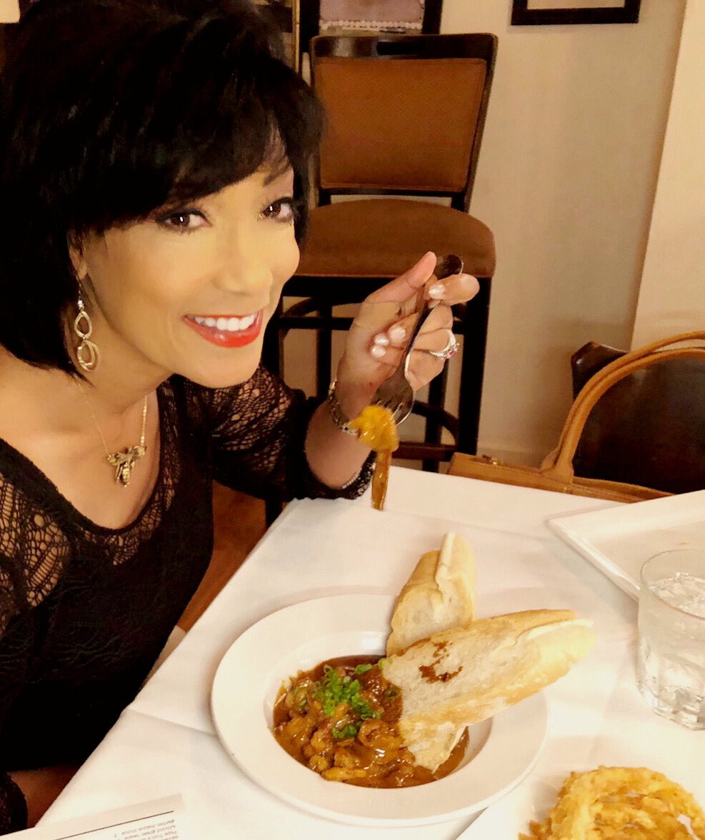 LizReyesFOX8's tweet photo. Back at work at Noon #News after some days off indulging in great #nola foods @collegeinn #chefbaker #lousianashrimp @VisitNewOrleans @FOX8NOLA @lizreyestv #foodie https://t.co/V7nXLSDXFq