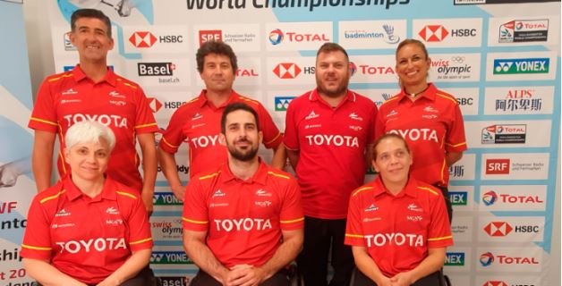 Paralimpicos's tweet photo. Nuestro #TeamESP 🇪🇸 de #badminton ya está en Odense 🇩🇰 para disputar el Torneo Internacional de Dinamarca que arranca mañana.
Estos son nuestros representantes:
🏸Marcela Quinteros
🏸Simón Cruz
🏸Esther Torres
🏸Francisco Motero
🏸Pablo Serrano
🏸Nacho Fernández
¡Mucha suerte! 💪 https://t.co/1CavEqxLzQ