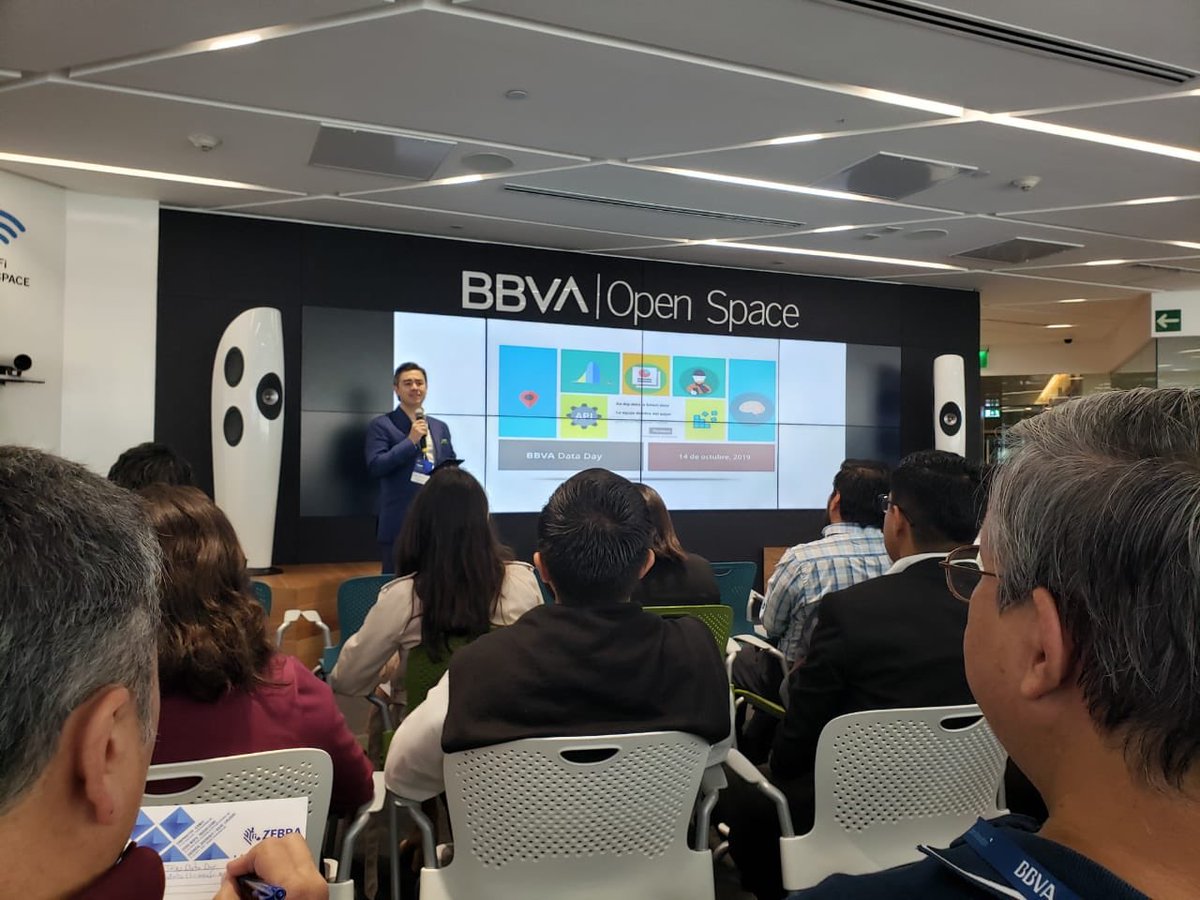ABManon18's tweet photo. Las decisiones se toman en colectivo. Por ello, para que una estrategia de #AI o de #Datos sea exitosa, no basta con invertir en especialistas o tecnología. Es necesario cambiar la cultura de una organización. #DataDay #OpenSpaceData #BBVAData #BBVA https://t.co/78wg3SLBgr