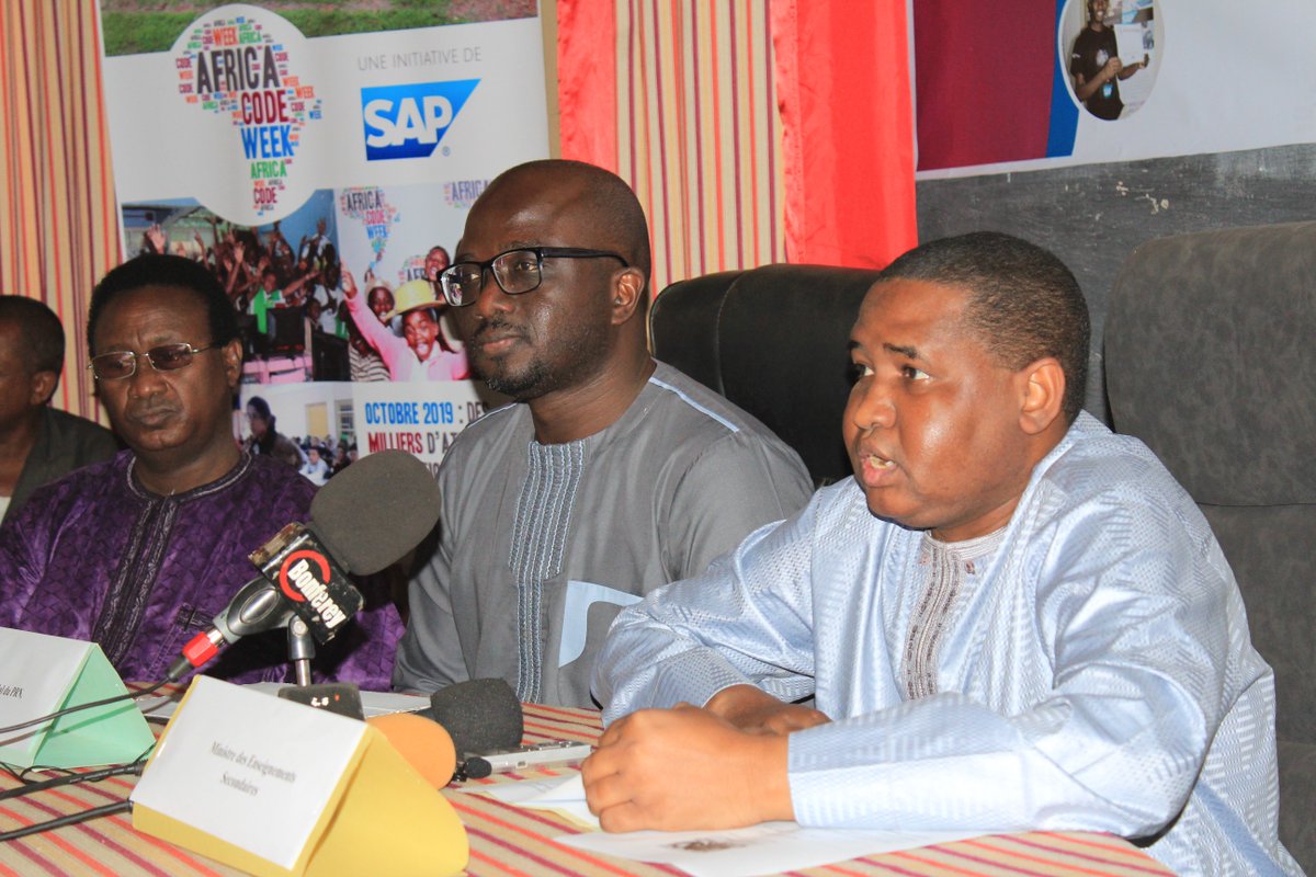 ACWNiger's tweet photo. Samedi 12 Octobre a eu lieu le lancement officiel de la 3ème édition de #AfricaCodeWeek Niger à l'#INDRAP de Niamey. Revivez le lancement en images 🇳🇪
@AnsiNiger @AfricaCodeWeek @Jokkolabs @DigitalMougani @Google https://t.co/PU7wNHdxyN
