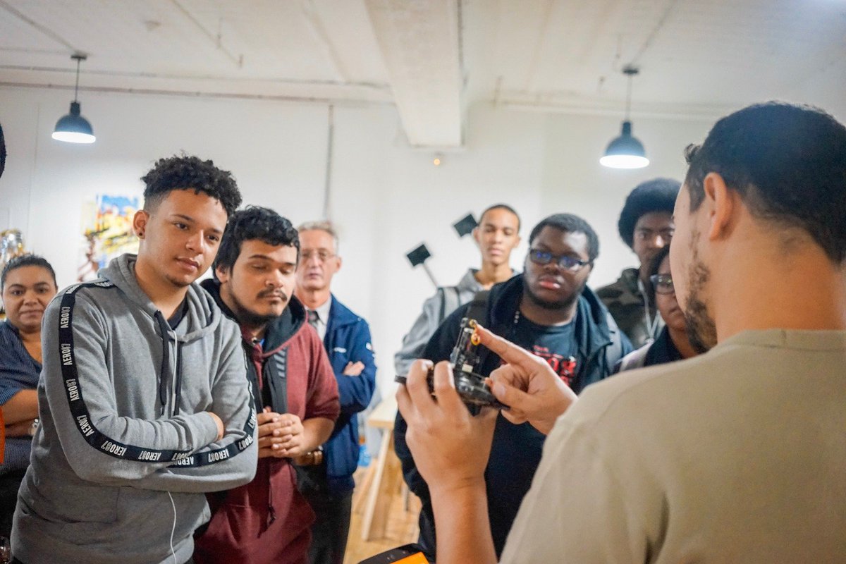 robotemi's tweet photo. With education, our focus is perspective expansion.
Imagine the limitless possibilities of development that can come from the world’s first personal robotics platform.
https://t.co/uFZ7IK3ZLx
#temiEducation #temi101 #temiRobot https://t.co/MJaYt0sis8