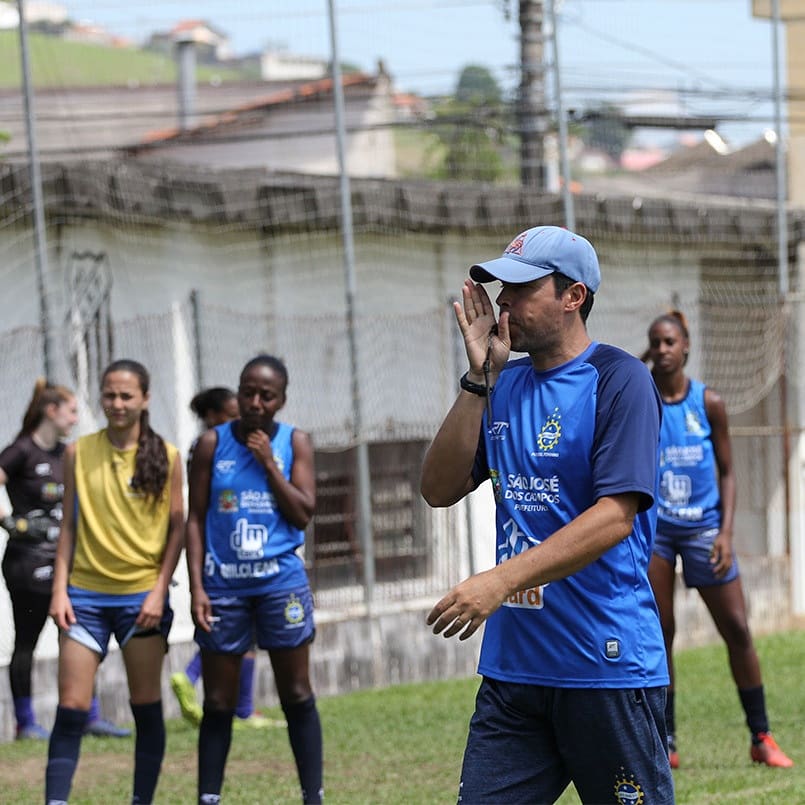 saojoseecfem's tweet photo. Dia de reapresentação! As Meninas da Águia iniciam a semana de treino!
📸: Renato Antunes | Maxx Sports Brasil
#VaiSãoJosé #MeninasdaÁguia #DMCard #MercadinhoPiratininga #Milclean #RTSports #CoreSportFisioterapia #MaxxSports #FutebolFeminino #FemininoBR #SempreJogamos https://t.co/xJ2H5dURg7