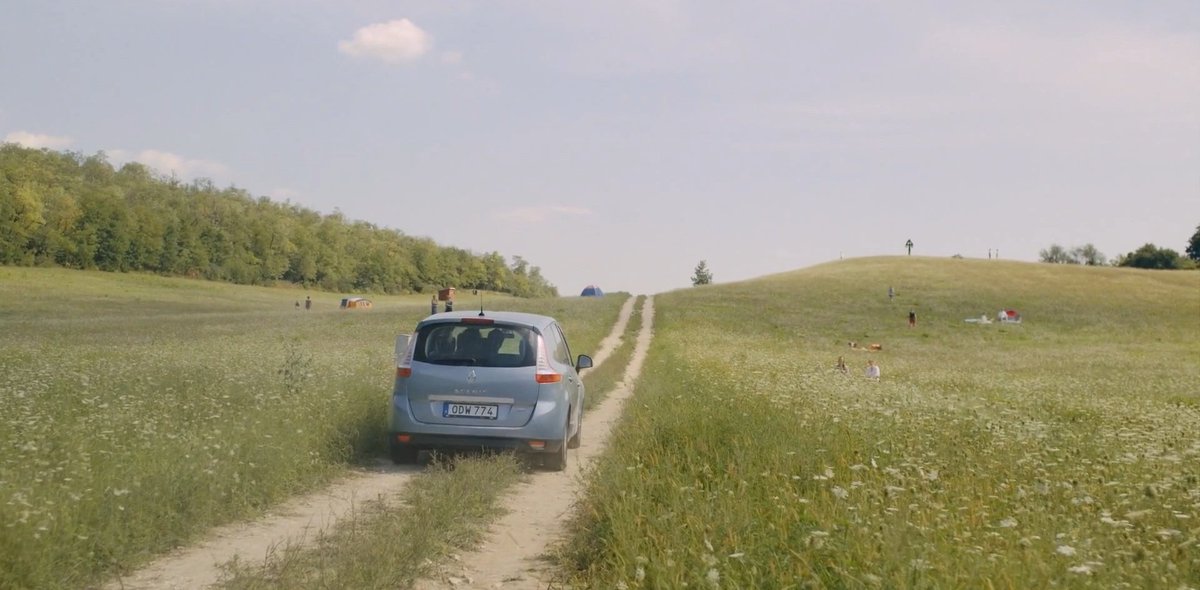 its_USP10's tweet photo. Midsommar (2019, Dir's Cut)
You have Ari's hereditary as one of the best horror flicks, then you have this setting it's benchmark. Paradisal in every aspect, unmutilatingly intact uncanny peek into another world. Behind these the ominous theme rolls, connecting the entire plot. https://t.co/BvfDJojM5A
