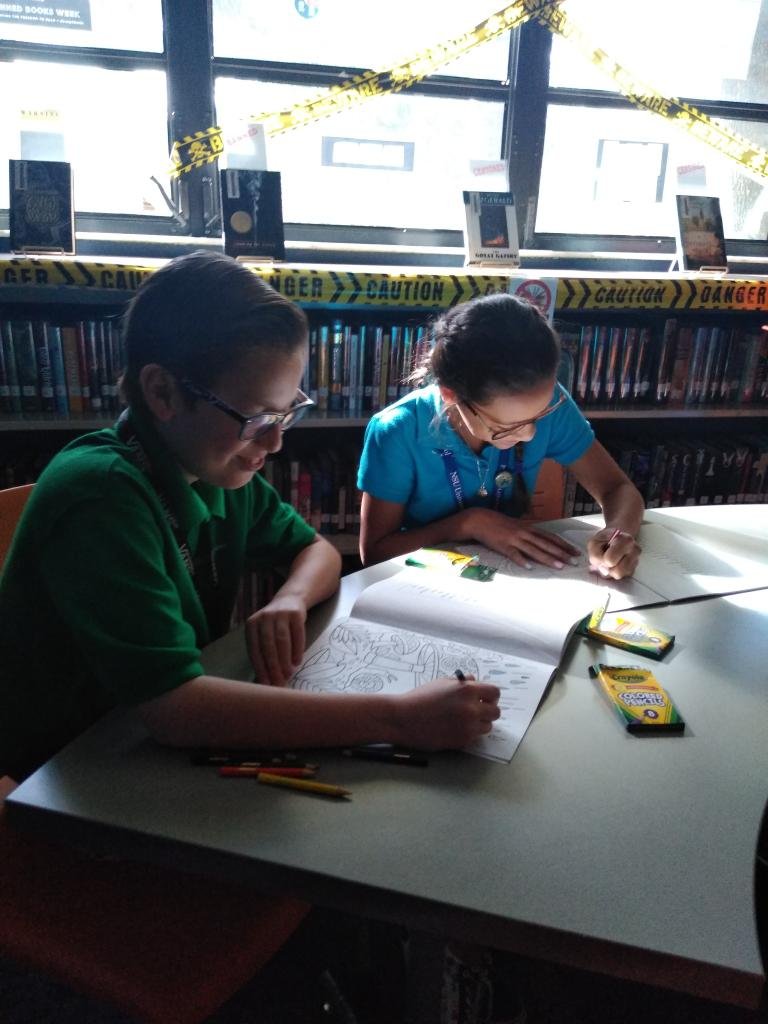 MS_MediaCenter's tweet photo. The Mindfulness Club:  Coloring to relax the mind. #stressfree #relax #meditate https://t.co/2LtuXwaO5W