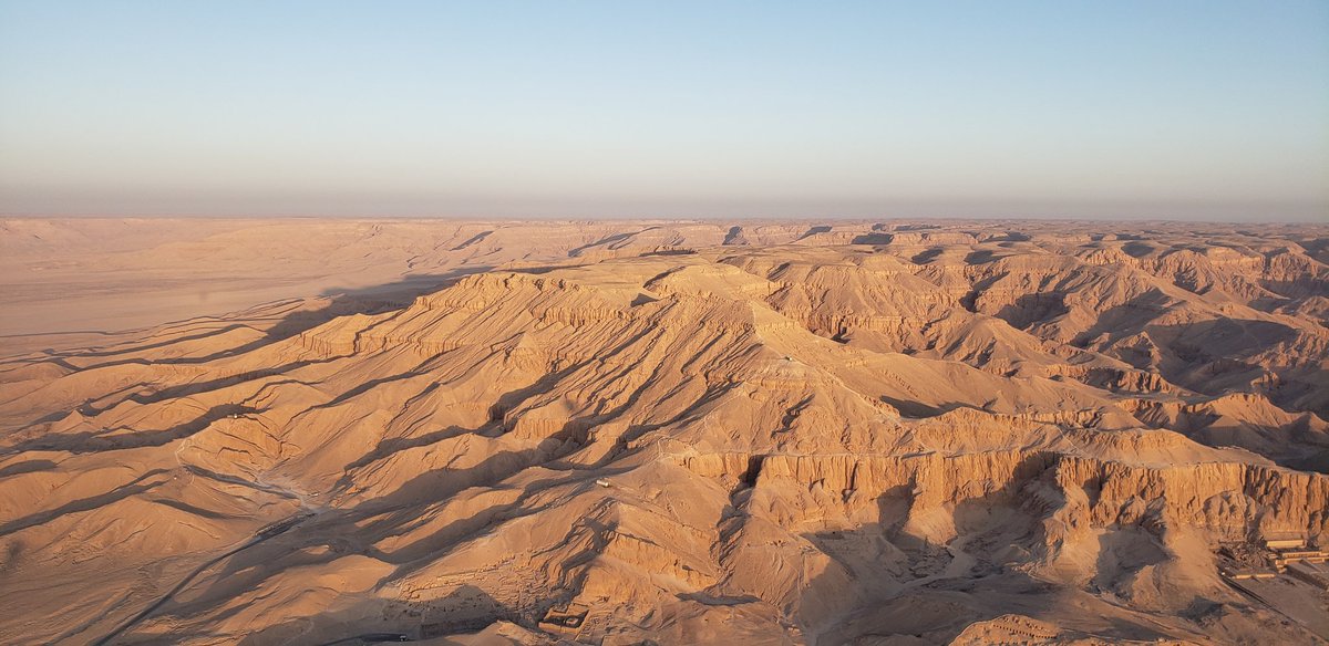aroweTHD's tweet photo. Got up at 3am for a sunrise hot air balloon flight and a visit to the valley of the kings before it hit the days max temp of 110°. Went inside 3 of the 62 tombs found so far. #hitairballoon #valleyofthekings #itstoohot https://t.co/Lx1SzyMs2r