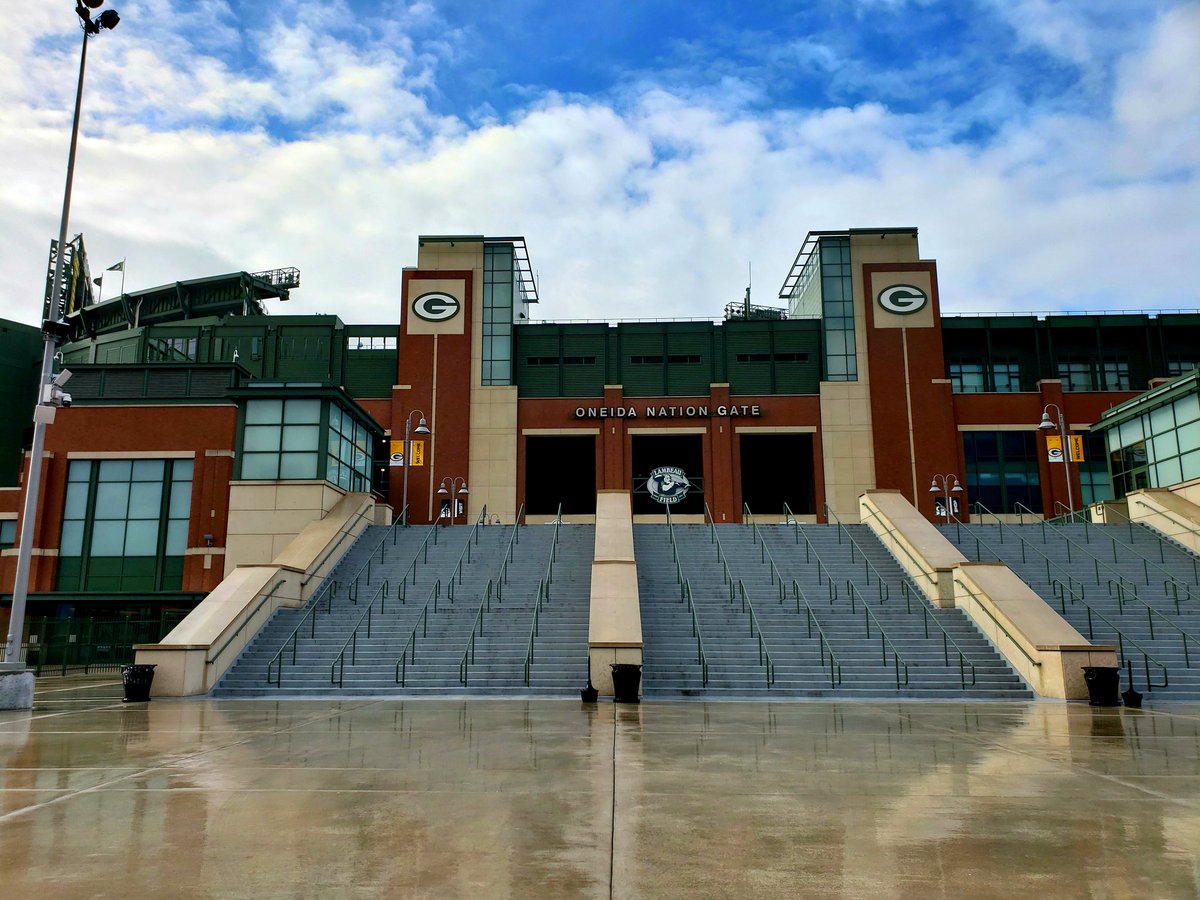 jb4runner's tweet photo. MNF Let's do this!!! #lambeau #MondayNightFootball #Lionspackers #pumped https://t.co/TQjjUGd6rb