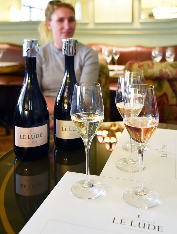 A visit to Le Lude MCC in Franschhoek
It was a beautiful Spring day. For once we didn't have a deadline or an appointment time &amp; we found being able to go where... 
adamastorbacchus.blogspot.com/2019/10/a-visi…
#LeLude <a href="/LeLudeMCC/">Le Lude CapClassique</a> <a href="/Franschhoek_SA/">Franschhoek Wine Valley</a> #MCC #CapClassique @mccbubbly <a href="/CapClassiqueUK/">Cap Classique UK</a> #LeLudeMCC