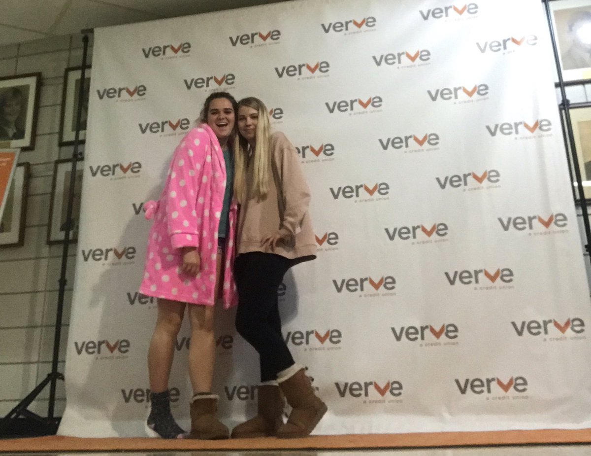 olivia10282001's tweet photo. #hoco19 @verveacu when you use your other boot to hold up your timer cam https://t.co/9lcIzYmclG