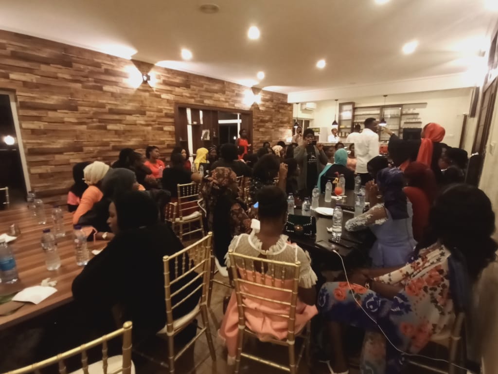 ifeanyiokoyero1's tweet photo. See the mouth watering dishes ๐คค. Still anticipating men in Tech dinner session โน๏ธ๐. #DevFest19 #devfest #devfestabuja #ssadsc #developerstudentclubs #dscuniabuja #abuja
@ericakhanson @auwalms @e_wickliffe @dsc_uniabuja https://t.co/G9N1irdMhx