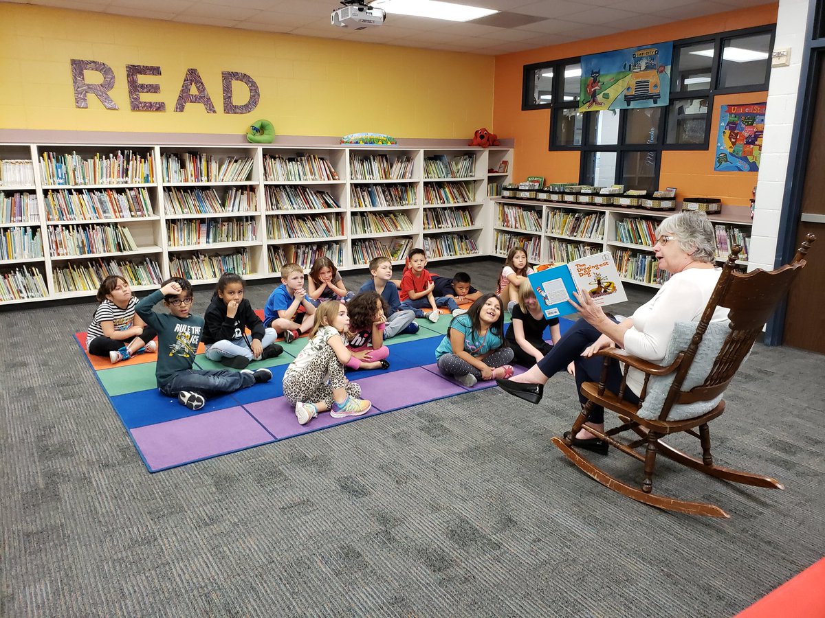 MrsYoungWHE's tweet photo. Guest reader, Zoe Higgins, for 2nd grade. #thehumblelibrarian #humbleisd @HumbleISD_WHE https://t.co/F0cx0Cjw2E