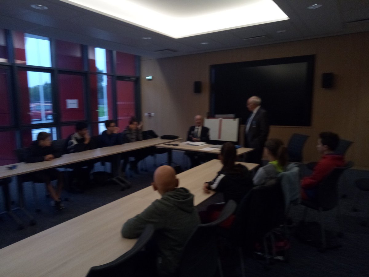 JSPmayenne's tweet photo. Présentation par l'ANMONM des valeurs et des symboles de la République aux JSP. Suivi de la mise en place fictive d'une cérémonie de Sainte Barbe.👍👏 https://t.co/bFRbJh4IFj