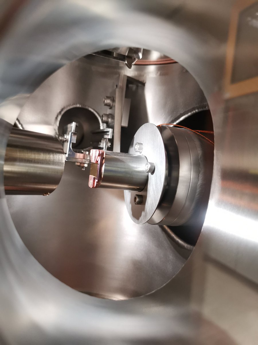 ReneCartaya's tweet photo. I would like to introduce you the Ultra High Vacuum (UHV) Chamber with I am working in @UniBremen @ELENAeu #H2020 #MSCActions #nanotechnology #semiconductors https://t.co/n74W9t5LH5