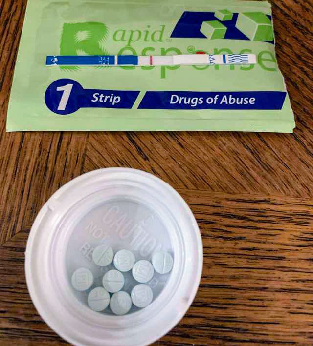 BunkBot's tweet photo. BUNKBOT HQ - CORAL GABELS/MIAMI FL - OXYCODONE - FENTANYL
M BOX blue 30mgs tested positive for fent.
#bunkbot #testit @dancesafe #FL #Miami #fentanyl https://t.co/1kvDIBtzHj