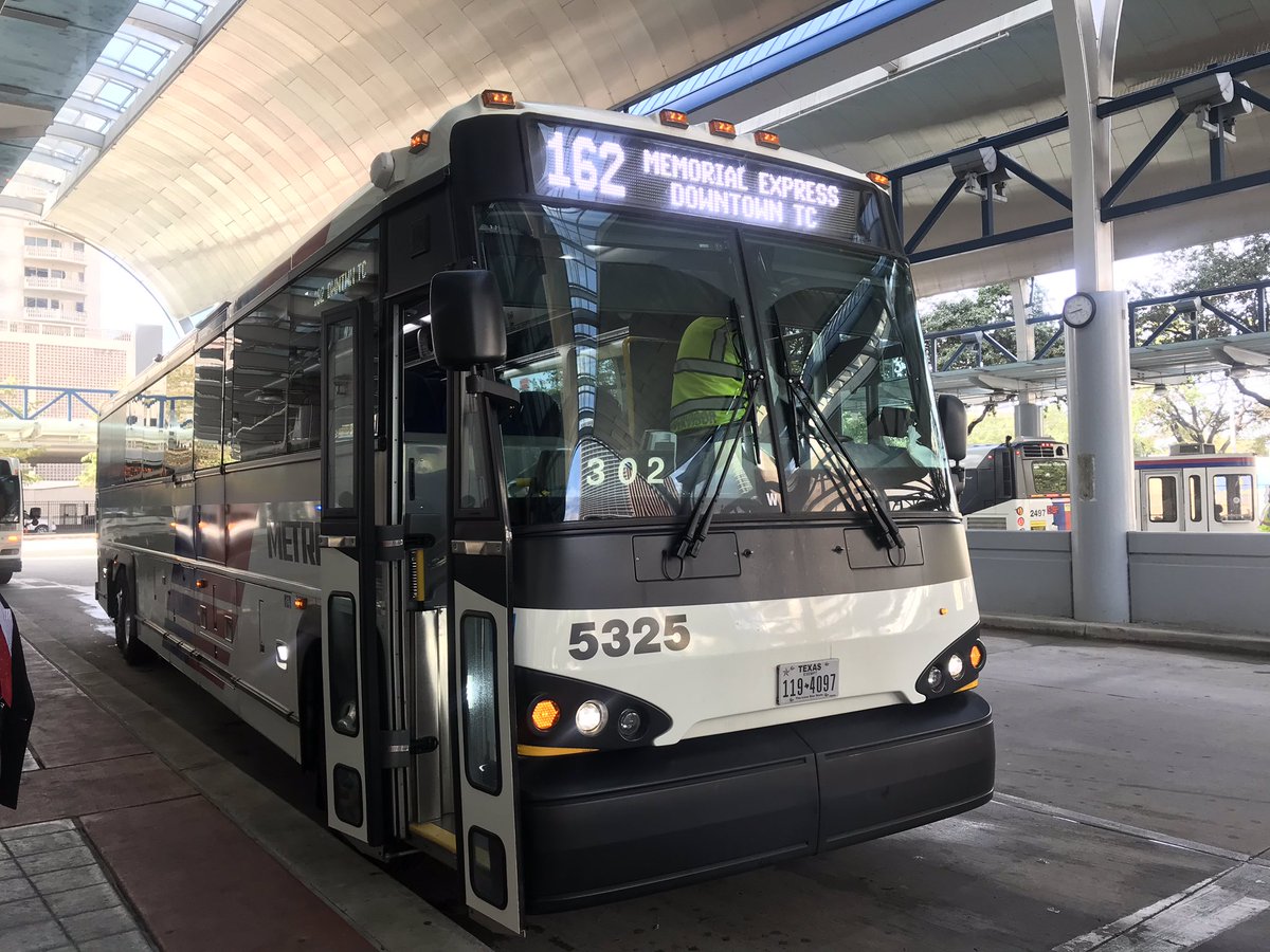 IAmMaryBenton's tweet photo. Mayor @SylvesterTurner 
#MetroWifi
#Microsoft 
#SmartCity
#InternetofThings #IoT  
#ConnectedBuses 🚎 
#ConnectedTrains  🚊 https://t.co/pJIsEAc27C