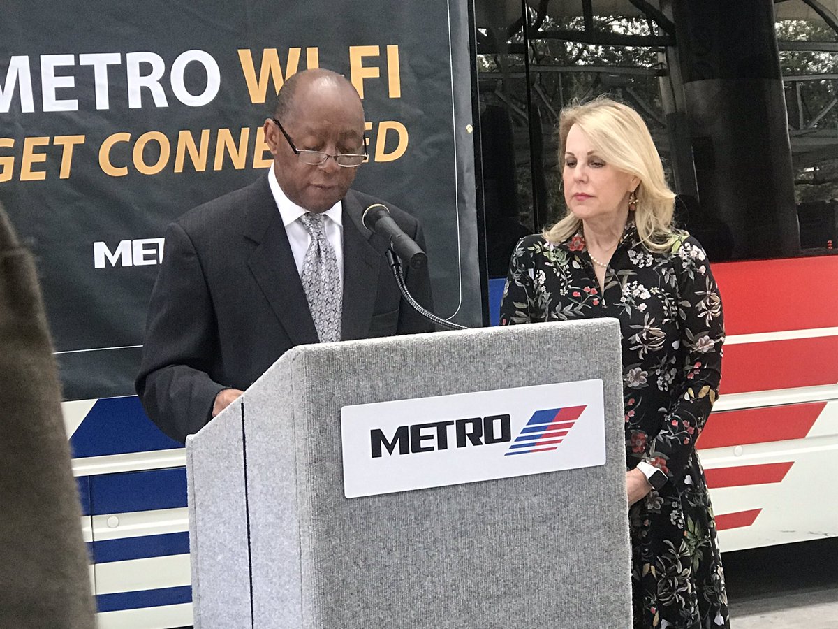 IAmMaryBenton's tweet photo. Mayor @SylvesterTurner 
#MetroWifi
#Microsoft 
#SmartCity
#InternetofThings #IoT  
#ConnectedBuses 🚎 
#ConnectedTrains  🚊 https://t.co/pJIsEAc27C