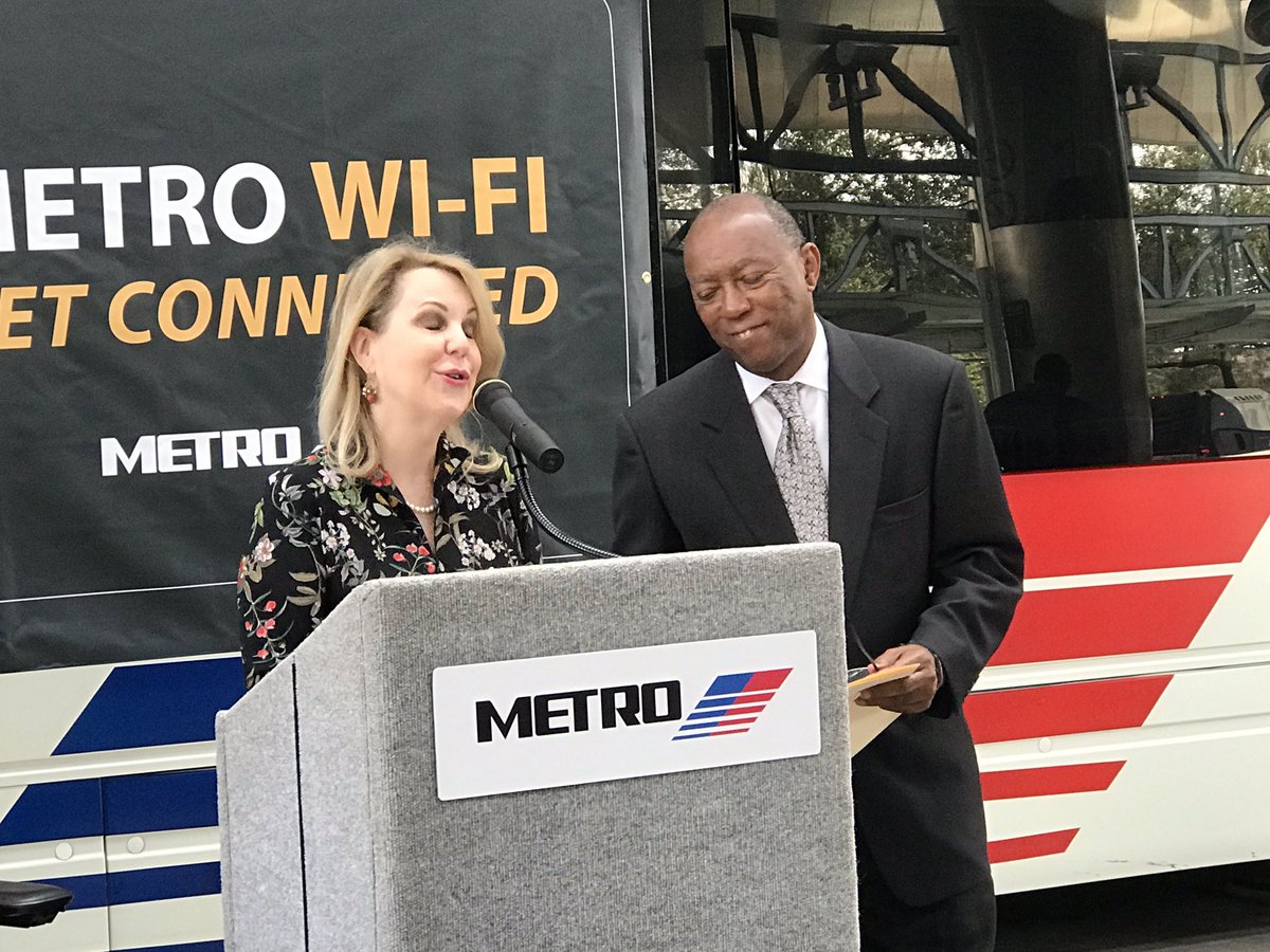 IAmMaryBenton's tweet photo. Mayor @SylvesterTurner 
#MetroWifi
#Microsoft 
#SmartCity
#InternetofThings #IoT  
#ConnectedBuses 🚎 
#ConnectedTrains  🚊 https://t.co/pJIsEAc27C