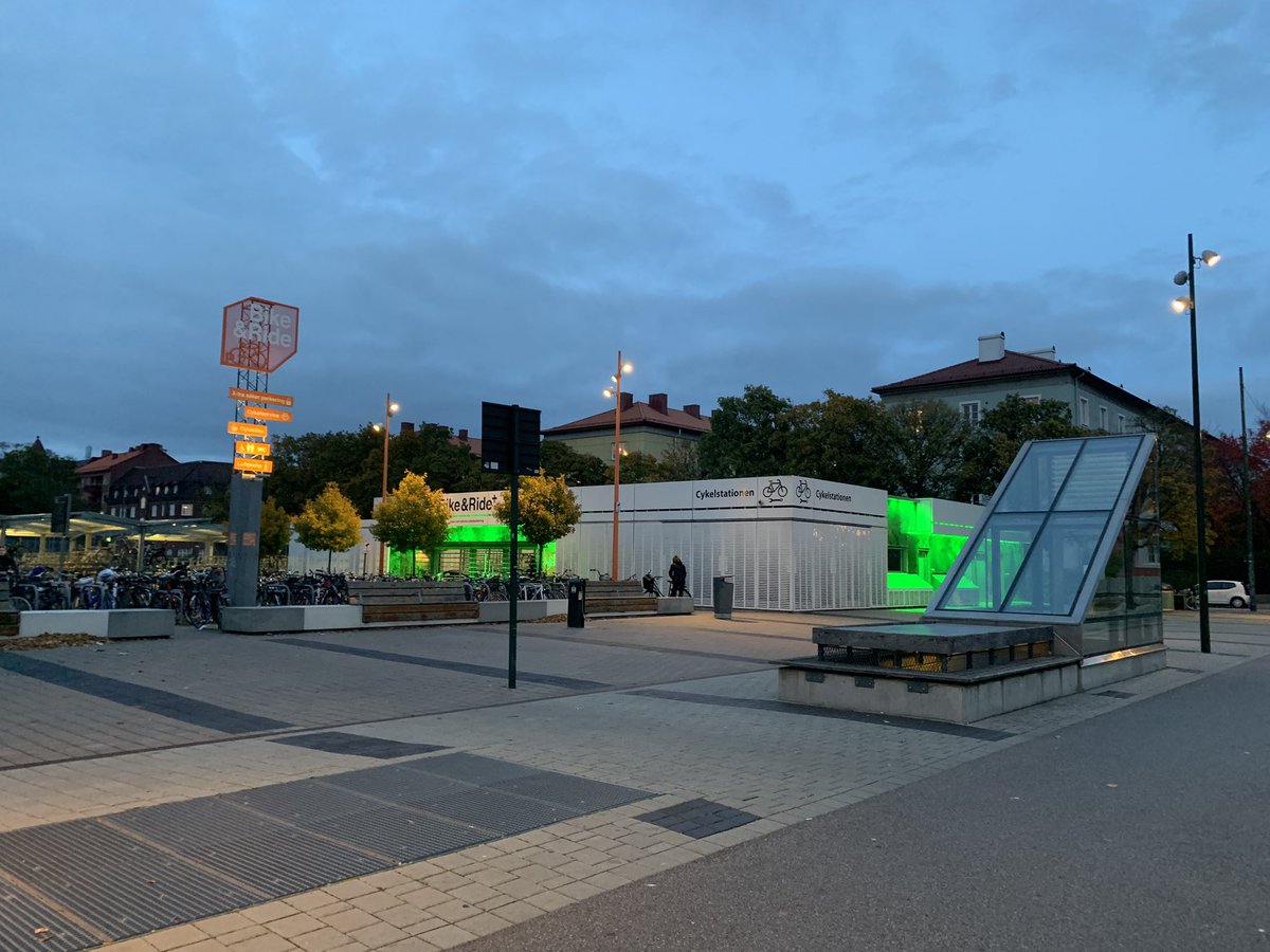 TryggareSverige's tweet photo. Idag har vi varit och kollat på olika trygghetsaspekter kring tågstationer i Skåne #trygghet #kollektivtrafik @skanetrafiken https://t.co/xIHG0G60zz
