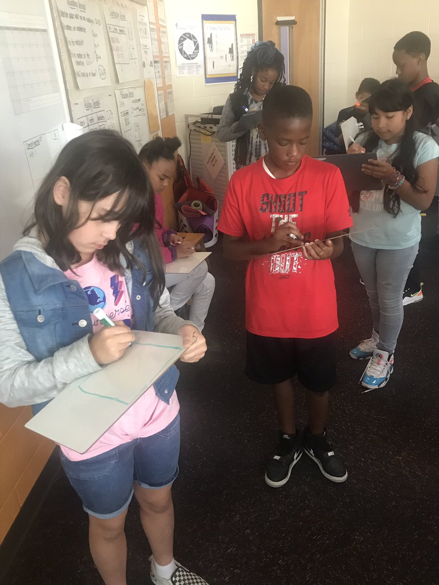 mrshughes_alert's tweet image. Multiplying with the area model and standard algorithm. @CatawbaTrail #ctelearning