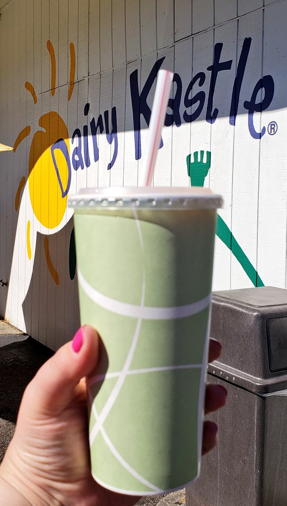 shessolouky's tweet photo. I was driving by after a meeting, and I just had to stop. ๐ It's @DairyKastle's last day of the season! ๐ฒ Bring your cash and get your ice cream TODAY, or wait until next year! ๐ฆ #orangecow #UofLBucketList https://t.co/PqJGiTMs9O