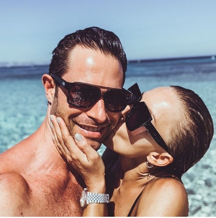 EvaLeandrez's tweet photo. Hay un pasado en el que se #aprendio
Un presente para #vivir al #maximo
Un futuro para #soñar y #construir
Angelique💢Sebastián
@Anboy88 @sebastianrulli https://t.co/nJqDyTgf9h