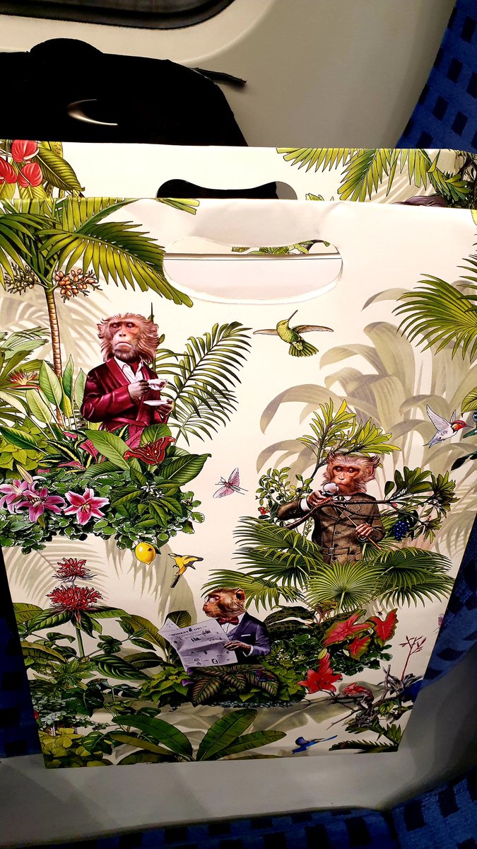 Muelka's tweet photo. Ich habe meine Monkey47 Distiller’s Cut 2019 bekommen! Ich freu mich gerade wie ein Keks.
#monkey47 #gin #ginlovers #gintonic #distillerscut #monkeykiosk https://t.co/I435yGpQhX