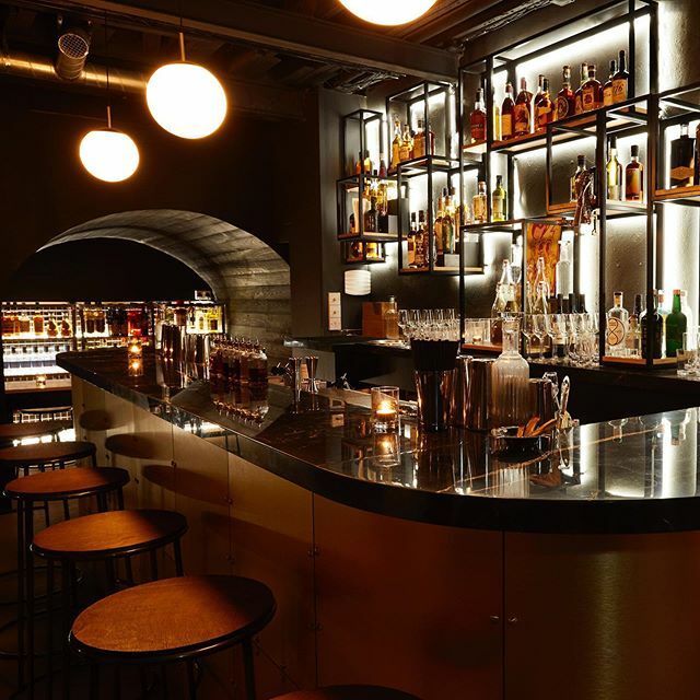 Milroys's tweet photo. Milroys Spitalfields beautiful basement cocktail bar, from the team behind @thevault_soho, @the_proofing_room is a brand new space with a brand new drinks menu!
Open from 6pm! 📍76 Commercial Street, E1 6LY .
.
#milroysofspitalfields #milroysspitalfields #theproofingroom #mil… https://t.co/kQbaHMysF9