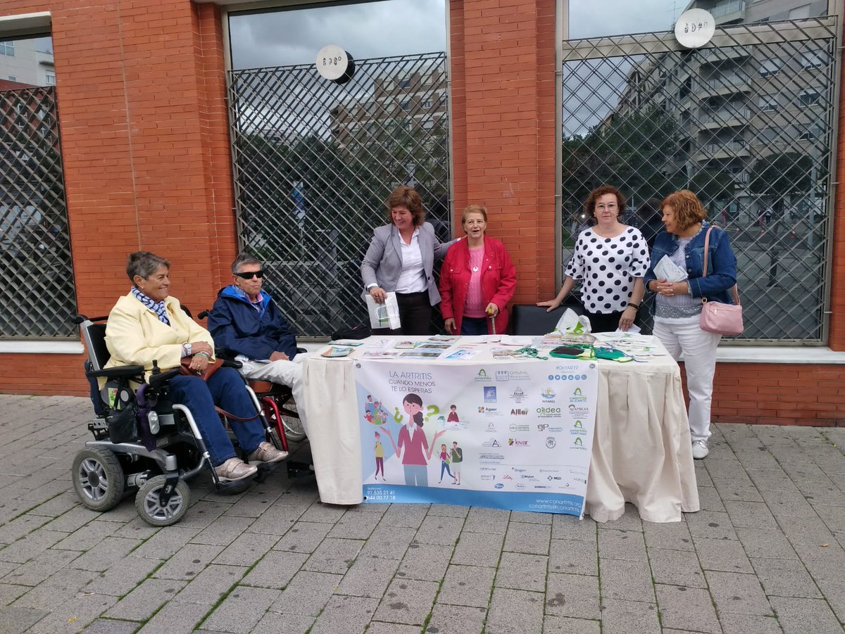 AcrearR's tweet photo. Mesa informativa en #CiudadReal #artritris #Acrear la diputación https://t.co/zeFOY7EXzy