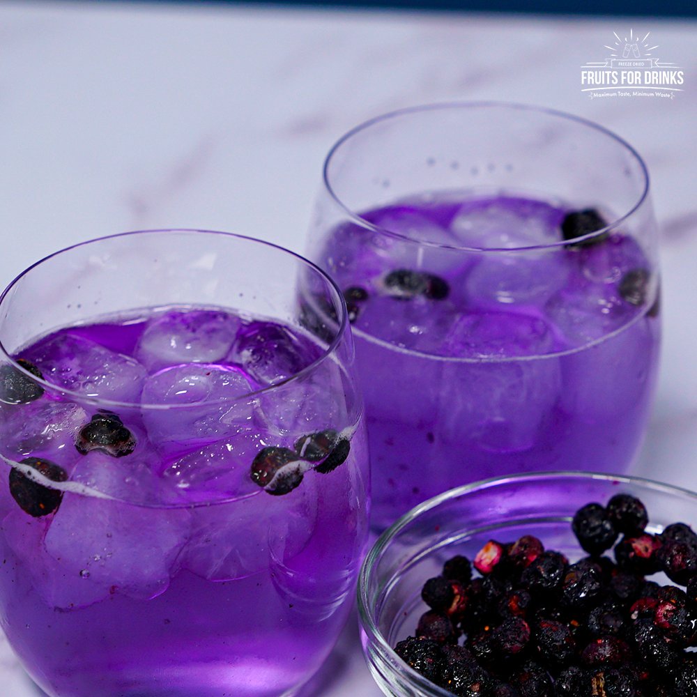 Check out this beautiful drink 😍  We mixed the delicious <a href="/GinImaginaria/">Imaginaria gin</a> and our amazing freeze dried blueberries 💜

Always have the fruits you need.
Find out more about Fruits for Drinks on our website!
fruitsfordrinks.com

#blueberry #gin #fruitsfordrinks #freeze #dried