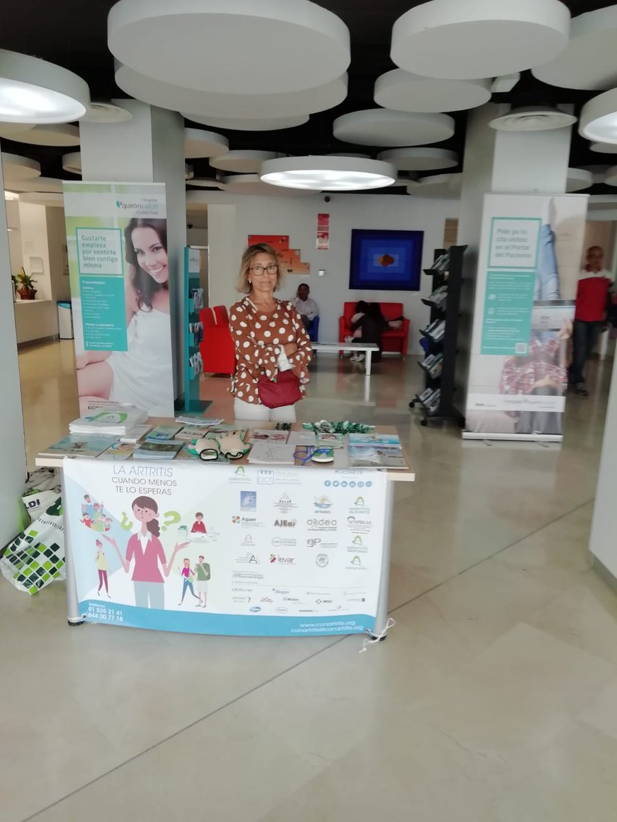AcrearR's tweet photo. Mesa informativa en #CiudadReal #artritis #Acrear Hospital Quirón https://t.co/pH9dzhLnG0