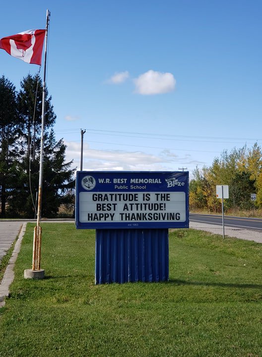 KoolFMBarrie's tweet photo. The Banker doesn't get #ThanksgivingWeekend off! We'll be playing 💰#KoolOrNotKool💰 after 2pm this afternoon! 

Shout's to @WRBestPS, love the message! 🦃🍂-->@DarrylKoolFM https://t.co/JBXBWLHaTY