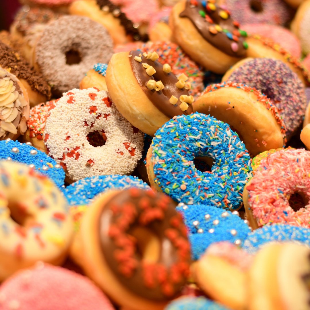 lmusummerlions's tweet photo. Sweet summer dreams are made of these! And the s'mores bar and movie night popcorn, and... 🍩🍿
#NationalDessertDay #yumm #LMUSummerPrograms https://t.co/Ti3be58kVQ