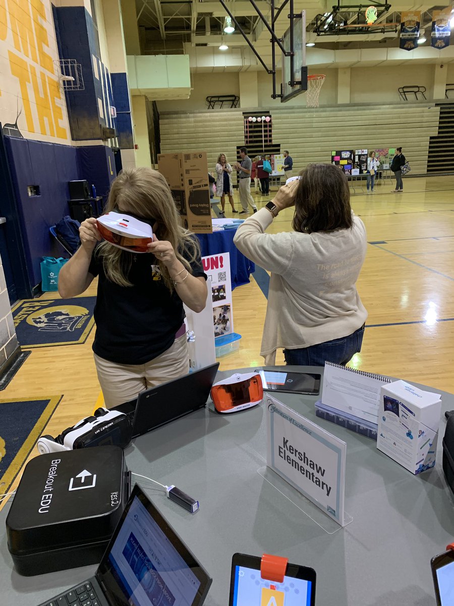 kristenclay84's tweet photo. Google Expeditions #KESSTEAM #lcsdGrowingTogether https://t.co/fOX9nvrmW7