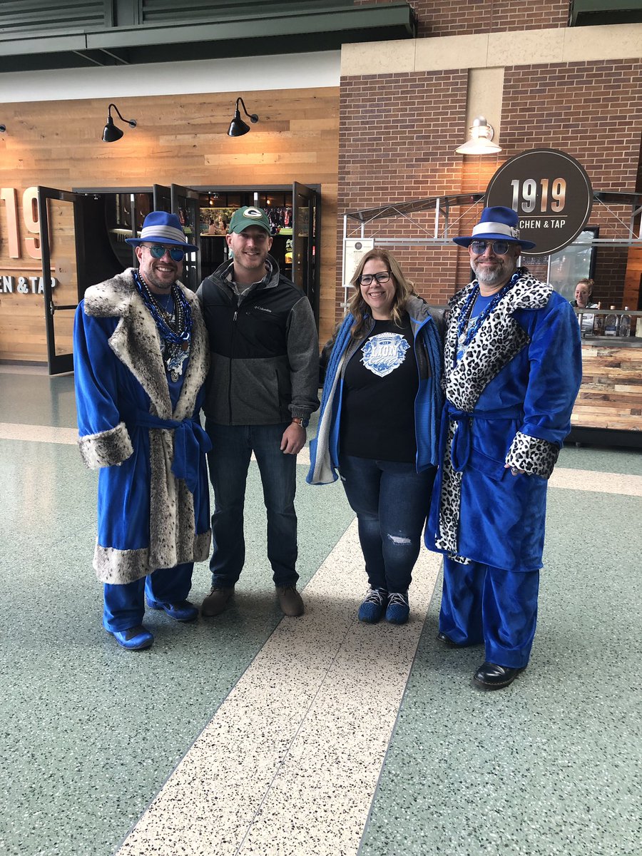mk_freyy's tweet photo. Loving Green Bay! Met these awesome people yesterday! @Det_Lion_Kings https://t.co/9MQH2PNsX1