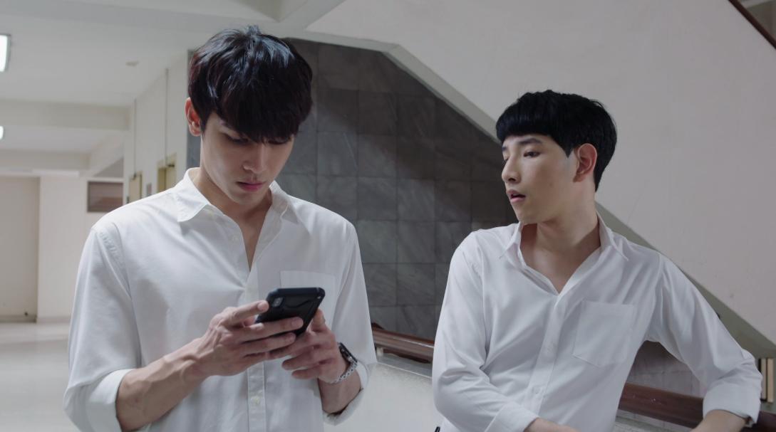 TharnType_s's tweet photo. เดี่ยวนะ ทำไมแอดเขิลลลล /ผิดเรือแล้ว 55555 #TharnTypeEP2 https://t.co/QqFwezAOaq