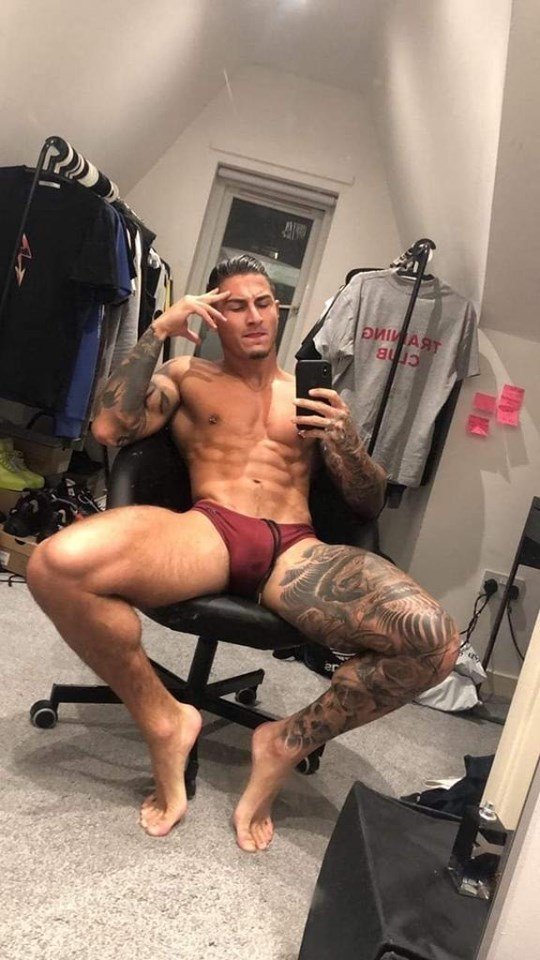 SebastiRMya's tweet photo. Como no gustarme los hombres #tattoo #Gay #hotguys #guysuk @SachettFan @OnlyfansR https://t.co/g8sv5qaXUK