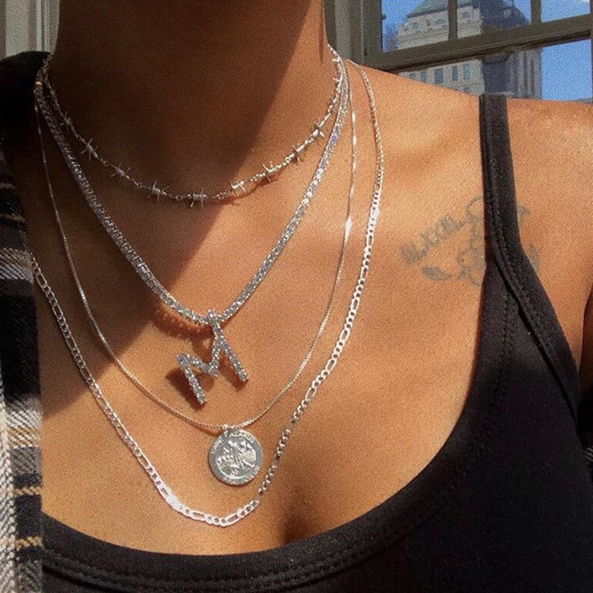 MasterFPL's tweet image. My boyfriend got me a diamond necklace made with his initial on it 😭✨💖