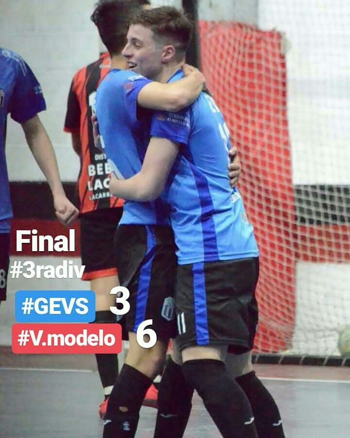 gevsfutsal's tweet photo. #3radiv final @VILLAMODELOOK 6 @GEVSFUTSAL 3 derrota de la reserva de Gimnasia que no pudo contra su par en la visita a GERLI de todas maneras se mantiene en los primeros puestos de la tabla
#vamosLOBO https://t.co/DlXxTe6BF7